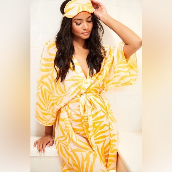 NWOT Women’s Maison Du Soir - Magnolia Luxe Kimono Belted Robe Size M/L - Picture 1 of 8